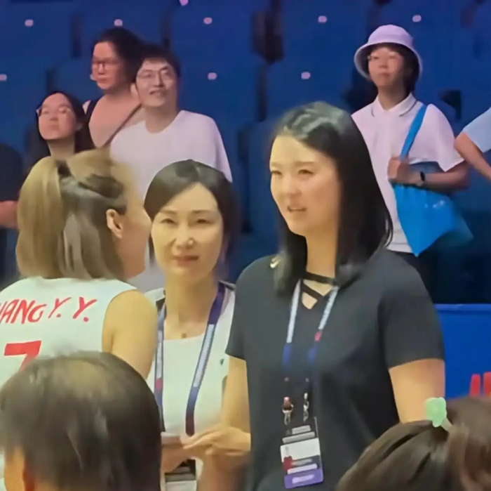 开云电子-温柔落幕，向阳而生！张常宁现身世联赛，球迷暖心送祝福|中国女排|泰国女排|王媛媛|唐欣|女排_新浪体育_新浪新闻